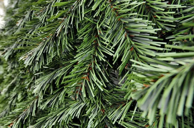 Which artificial Christmas tree to choose for the New Year: rules, tips, recommendations