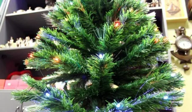 Which artificial Christmas tree to choose for the New Year: rules, tips, recommendations