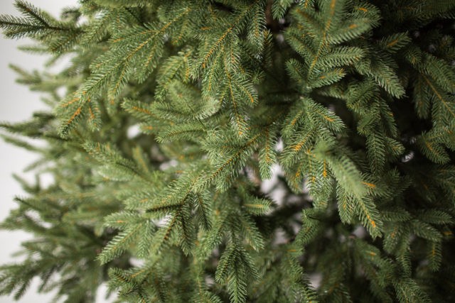 Which artificial Christmas tree to choose for the New Year: rules, tips, recommendations