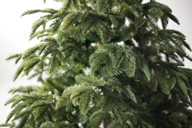 Which artificial Christmas tree to choose for the New Year: rules, tips, recommendations