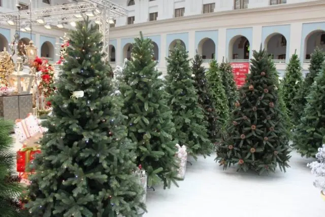 Which artificial Christmas tree to choose for the New Year: rules, tips, recommendations