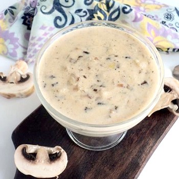 White mushroom sauces with cream at home