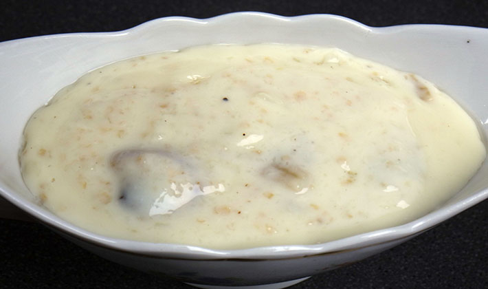 White mushroom sauces with cream at home