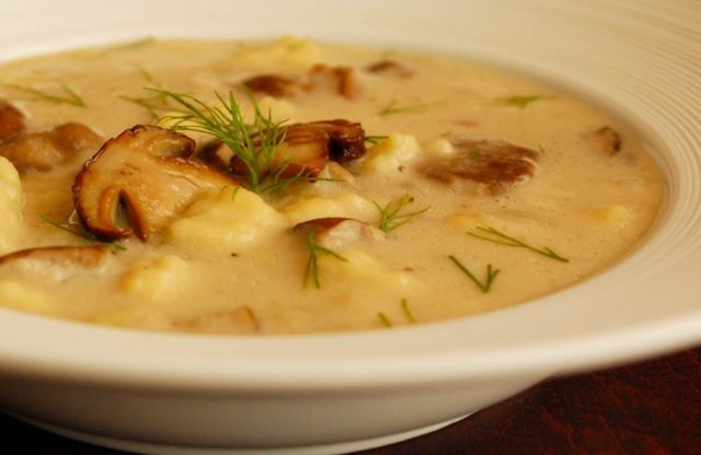 White mushroom soup with potatoes: dried, frozen, fresh