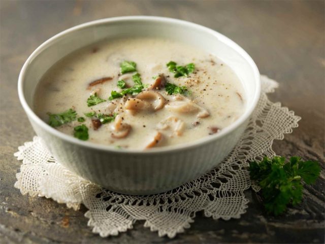 White mushroom soup with potatoes: dried, frozen, fresh