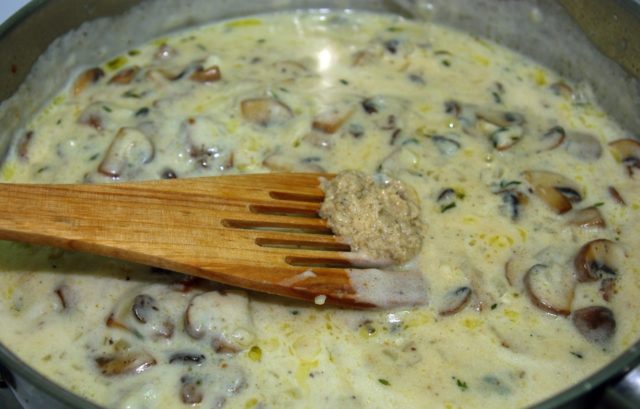 White mushrooms in cream: recipes with photos