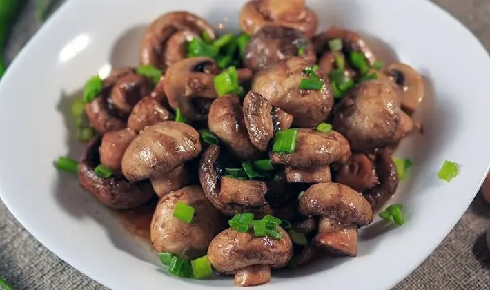 Whole champignon mushroom dishes