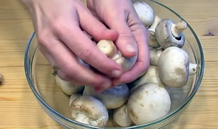 Whole champignon mushroom dishes