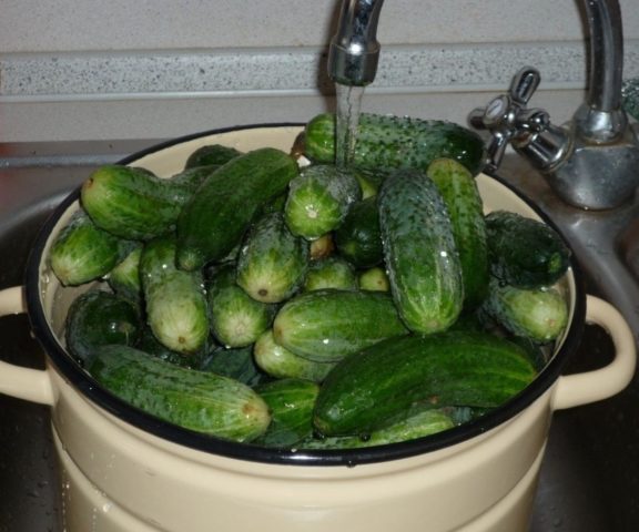 Why and for how many hours do you need to soak cucumbers before pickling