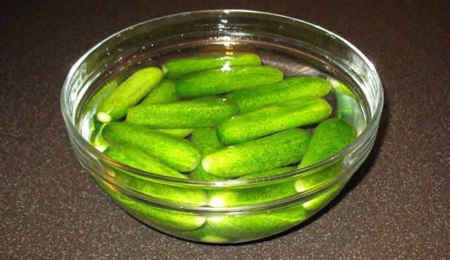 Why and for how many hours do you need to soak cucumbers before pickling