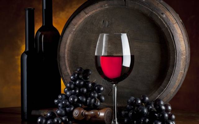 Wine from black grapes at home