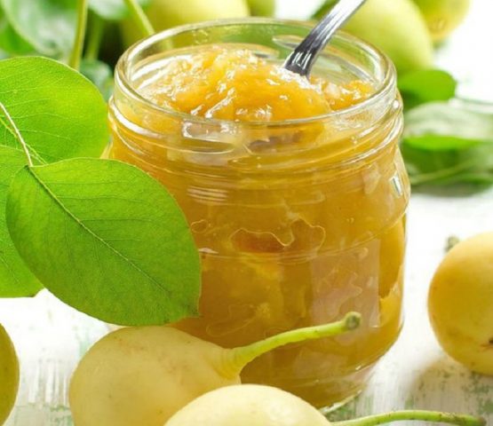 Winter pear sauce for meat