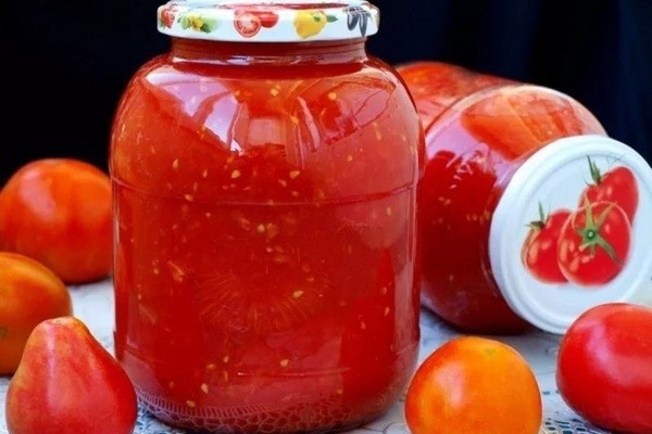 Winter pickled tomatoes with cloves