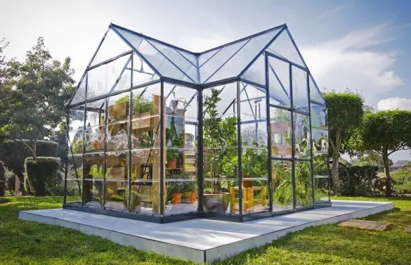 Winter polycarbonate greenhouses with heating: tips