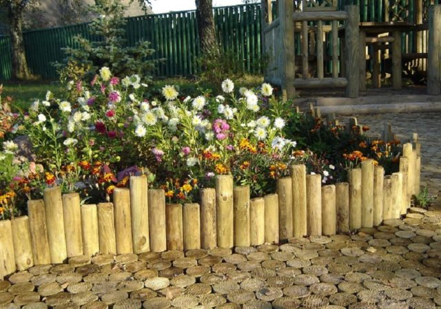 Wooden flowerbeds: original and unusual ideas + making guide