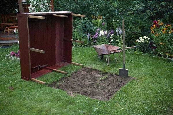 Wooden sandbox with lid + photo