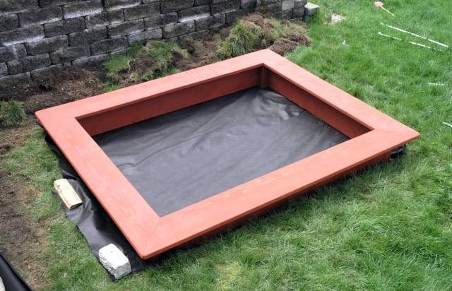 Wooden sandbox with lid + photo