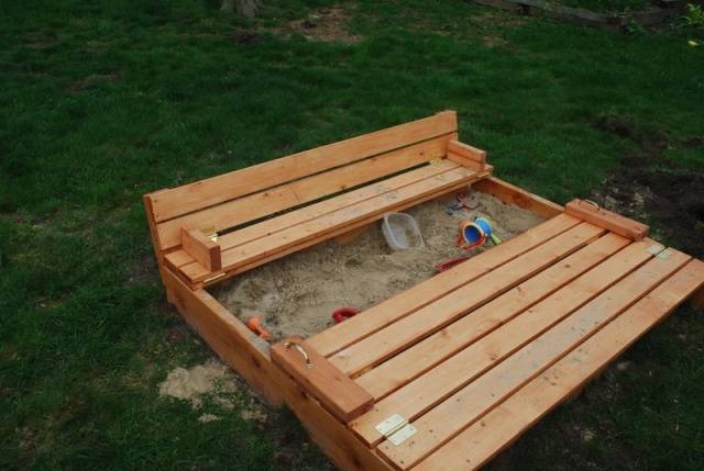 Wooden sandbox with lid + photo