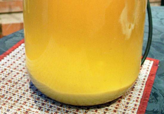 Yellow plum wine at home 