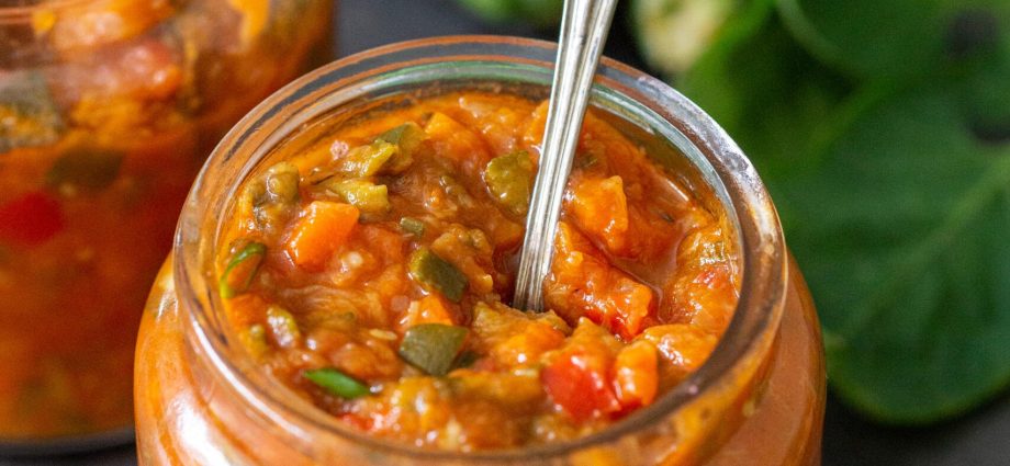 Zucchini caviar with bell pepper