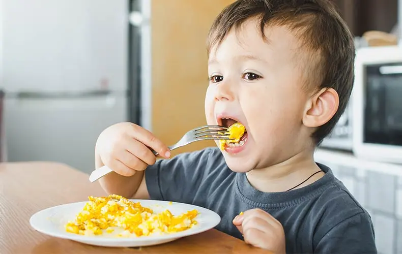 How to cook an egg for a baby