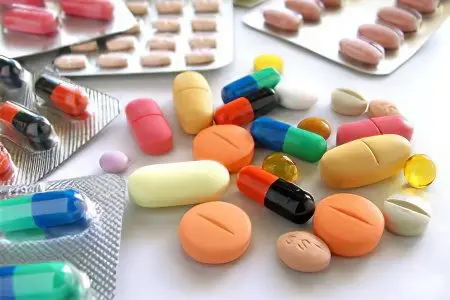 Antibiotics for bronchitis in adults and children