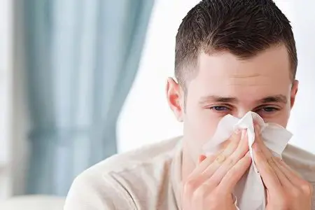 Causes and symptoms of a runny nose, how to treat?