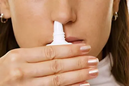 Causes and symptoms of a runny nose, how to treat?