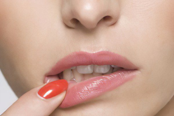 Causes and treatment of herpes on the lips in children and adults