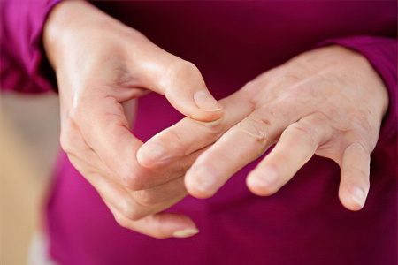 Causes, symptoms and treatment of finger arthritis