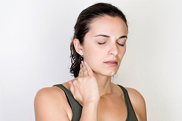 Causes, symptoms and treatment of thyroid nodules. Why are they dangerous?