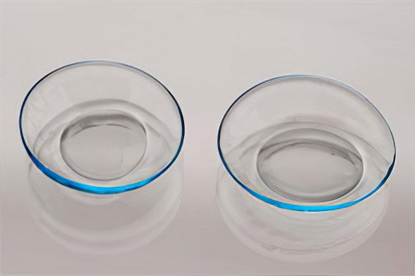 Contact lenses for farsightedness: is it possible to wear and which is better?