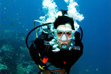 Decompression sickness in divers and divers