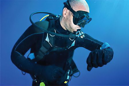 Decompression sickness in divers and divers