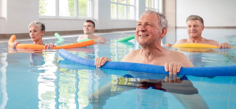 Features of fitness training for people of age