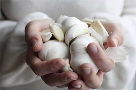 Garlic from worms, recipes