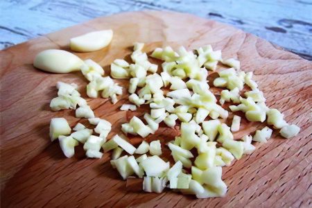 Garlic from worms, recipes