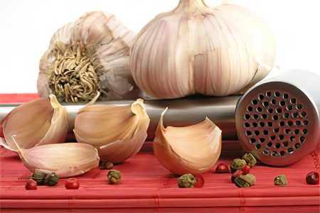 Garlic from worms, recipes