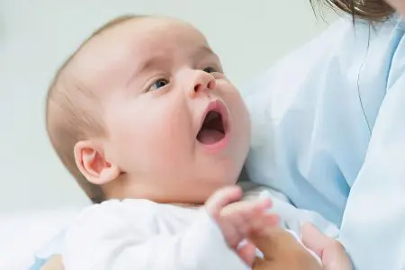 Hiccups in babies after feeding, how to deal with?