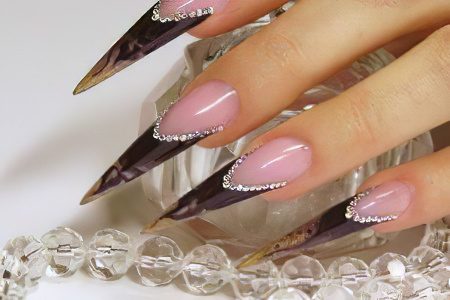 How to make and give a beautiful shape to the nails on the hands?