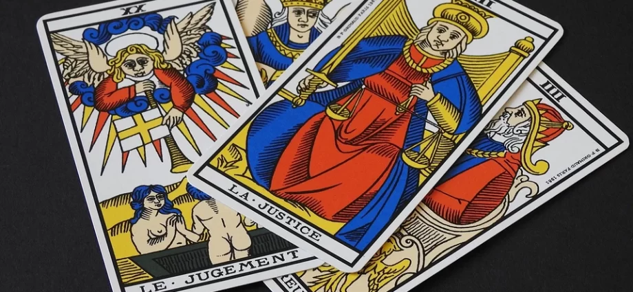 Эхлэгчдэд зориулсан Tarot картууд: азыг хэрхэн яаж хурдан сурах вэ?