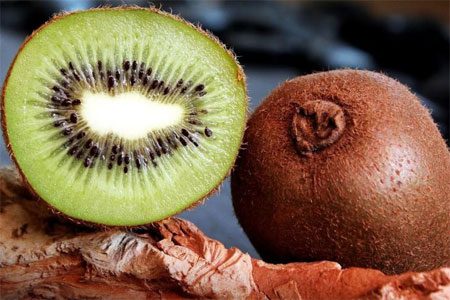 Kiwi: benefits, contraindications, how to quickly clean