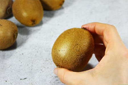 Kiwi: benefits, contraindications, how to quickly clean