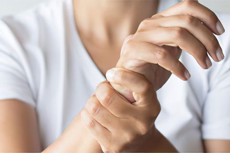 Pain in the wrist: how to treat?