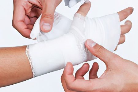 Pain in the wrist: how to treat?