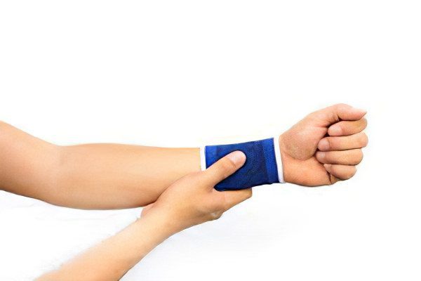 Pain in the wrist: how to treat?