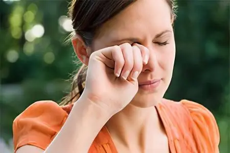 Symptoms, causes and treatments for pain in the eyes