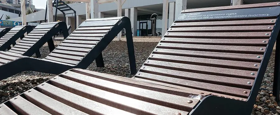 Tables and beaches: how a business helps sort waste