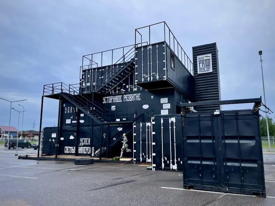 Tables and beaches: how a business helps sort waste