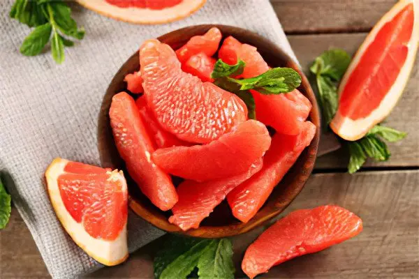 The benefits and harms of grapefruit for the body